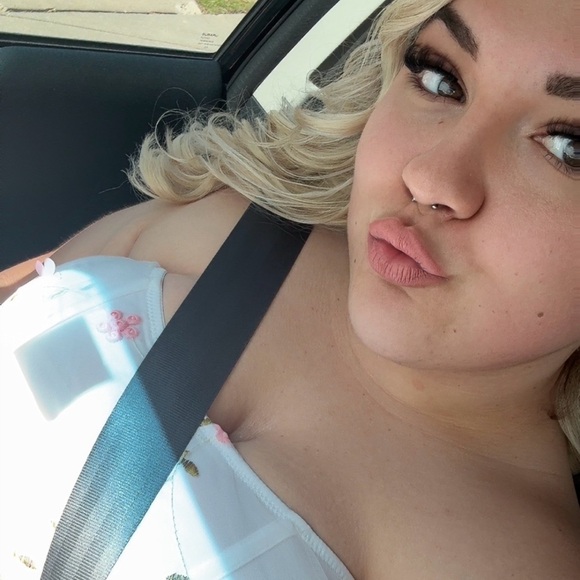 Meet your Posher, Madi - Picture 4 of 7